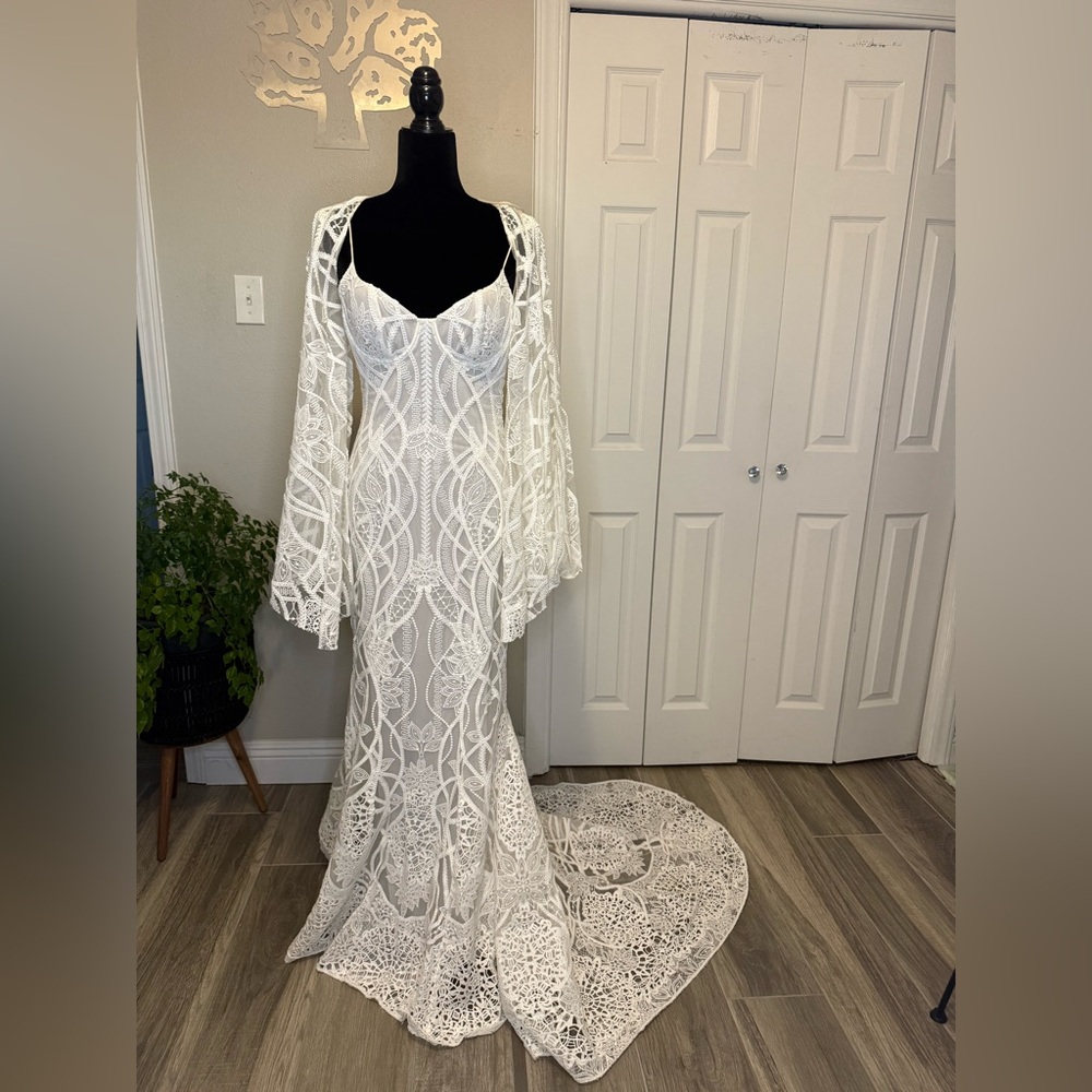 Rue De Seine Ivory Lace Wedding Dress - Picture 7 of 13